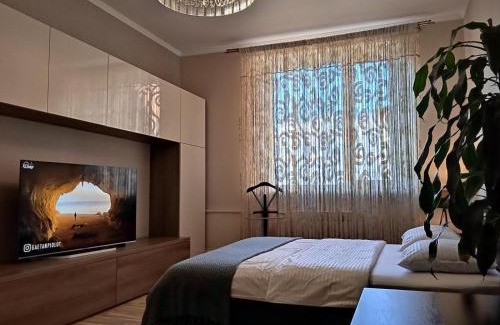 Rivne Apartment | VIP Квартира Подобово Центр, 2 кімнати, Смарт ТВ, Документи