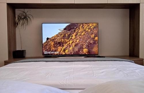 Rivne Apartment | VIP Квартира Подобово Центр, 2 кімнати, Смарт ТВ, Документи