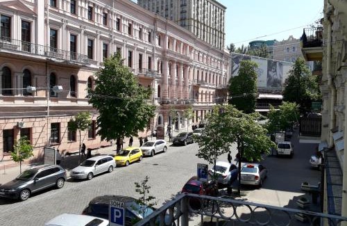 Lypky Apartment | VIP Apartment at Horodetskoho 4