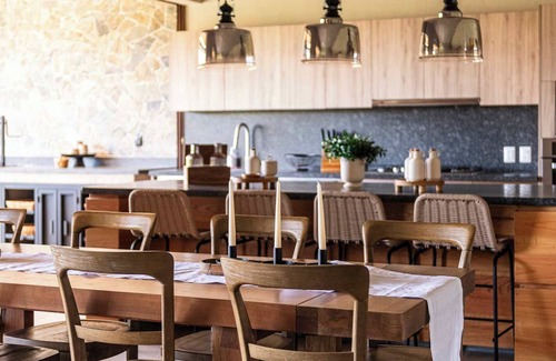 El Calvario House | Vista del Bosque: Luxury Townhouse Near Downtown Valle de Bravo