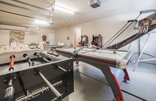 Canyon Gate House | Vivacious Vegas Oasis! Pool/Spa, Karaoke + More!