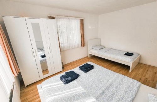 Bassersdorf House | VK - VBD - Zürich Airport - Homestay - Villa Bassersdorf