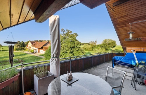 Kloten Villa | VK Zürich Airport Homestay Villa Bänikon