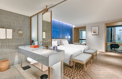 Yuzhong Hotel | voco Chongqing Chaotianmen by IHG
