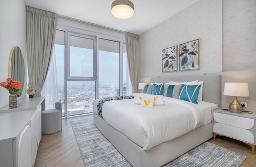 Bur Dubai Apartment | Vogue Al Wasl 1 Residence West 13th Floor with Large Balcony for view of Sheikh Zaid Road and One Za'abeel Tower and Burj Khalifa, Walkable to Metro with Easy Access to Sheikh Zayed Road & Dubai World Trade Centre