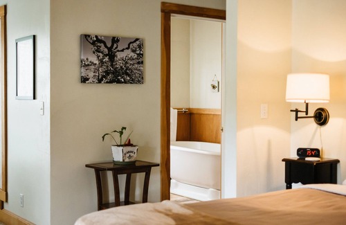 Volcano Bed & Breakfast | Volcano Union Inn and Pub