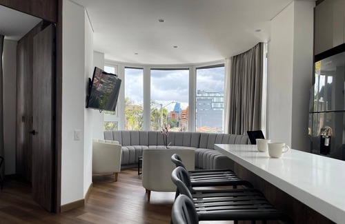 Santa Ana Condo | VOU Suites by Avia Suites