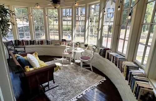 Five Points South House | Vulcan's Knee: 6bdrm Mansion ~ Speakeasy ~ Library