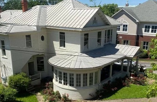 Five Points South House | Vulcan's Knee: 6bdrm Mansion ~ Speakeasy ~ Library