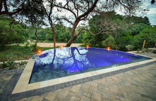 Thorny Bush Game Reserve Cabin | Vuyani Safari Lodge