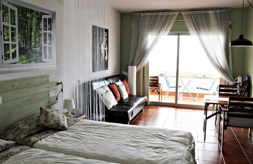 Solana del Matorral Apartment | Vv. casafaromar 10 teleworking front the beach, Wi-Fi Air /C.