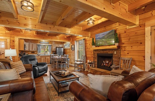 Gatlinburg - Pigeon Forge Cabin | W/C Accessible, Private Log Cabin, with Mountain Views, Private Hot Tub