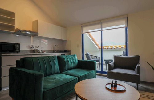 Cusco Historic Center Apartment | w* | Stunpedous 2BR w/Perfect Balcony in Cusco