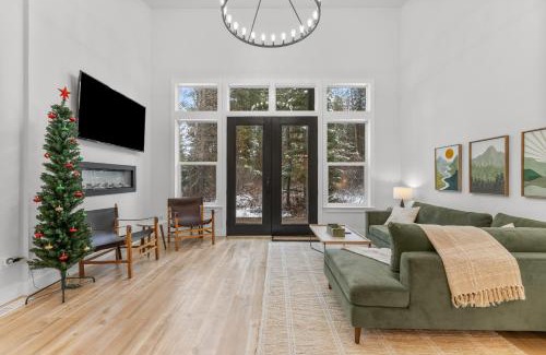 Wagon Wheel House | Wagon Wheel Hideaway - All season new build home near Tamarack Resort & Lake Cascade