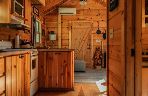 Cleveland Cabin | Wahoo Cabin - Table Rock, Jones Gap, Caesar’s Head, Pretty Place Chapel