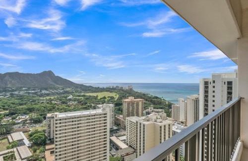 Waikiki Apartment | Waikiki Banyan High Level Condo with Sea Views & Resort Amenities condo