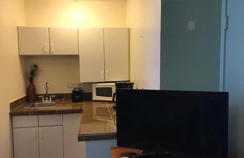 Waikiki Apartment | Waikiki Whale Watcher Apts 304A