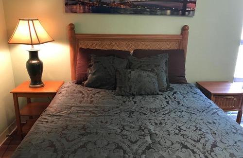 Waikiki Apartment | Waikiki Whale Watcher Apts 304A