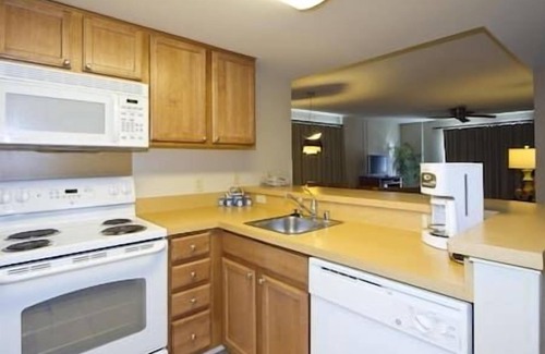 Honolulu Resort | Waikikian Beach Walk Resort & Spa, Hot Tub, Beach!