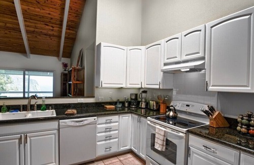 Waipio House | Waipio Valley and Ocean View