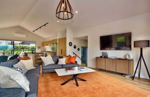 Jacks Point House | Wakeup to the majestic views of snow-capped peaks