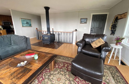 Bayshore House | Waldport Ocean View home – 2 Bedrooms + Open Lounge, Sleeps 7