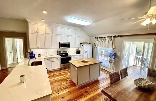 Edisto Island House | Walk 600' to Beach, Slp 10, Wi-Fi, Tidal Cr, perfect for family