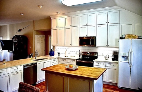 Edisto Island House | Walk 600' to Beach, Slp 10, Wi-Fi, Tidal Cr, perfect for family