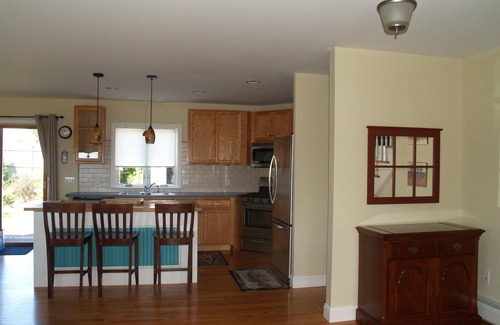 Eastward Look House | Walk across the street to Scarborough Beach!