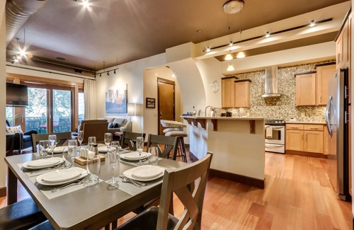 Coeur d'Alene Condo | Walk Downtown: Stunning Condo w/Attached Garage