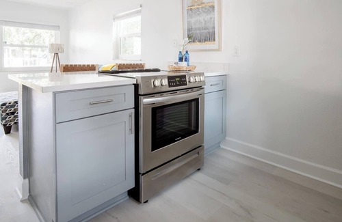 New Port Richey Apartment | Walk Everywhere! 1-Bedroom Gem in Downtown Hub