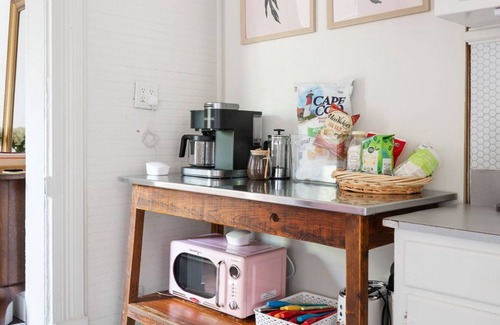 Harleston Village Apartment | Walk Everywhere Downtown - Charleston Retreat for 2 - Near Dining & Nightlife