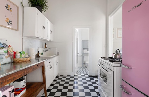 Harleston Village Apartment | Walk Everywhere Downtown - Charleston Retreat for 2 - Near Dining & Nightlife