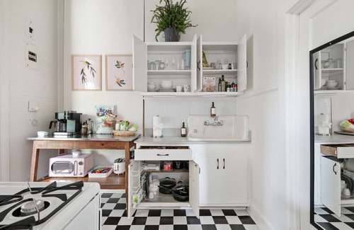 Harleston Village Apartment | Walk Everywhere Downtown - Charleston Retreat for 2 - Near Dining & Nightlife