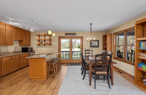 Norfork Cottage | Walk-in Norfork River Access! 6 Acres of Privacy! Old Charlie's on the Norfork River