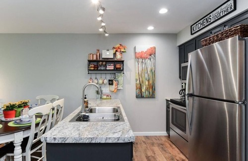 Notch Estates Condo | Walk-in unit- 5 min away from USA Today #1 voted theme park - Silver Dollar City