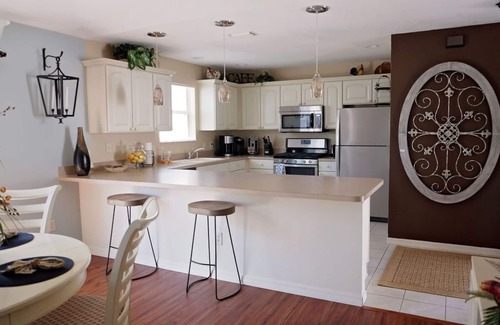 Caroline House | Walk or Cart to Lake Sumter Landing! Our Village Gem - 5 Star - w/Golf Cart