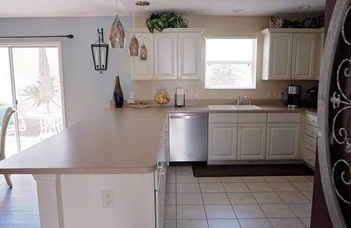 Caroline House | Walk or Cart to Lake Sumter Landing! Our Village Gem - 5 Star - w/Golf Cart