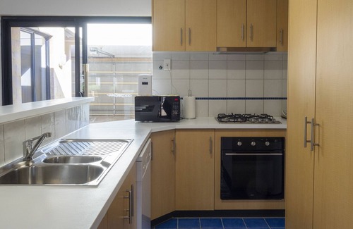 Wannanup House | Walk to Avalon Bay