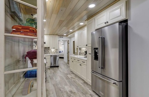 Hilton Head Villa | Walk to Beach, Indoor Pool, King Bed, Hot Tub!