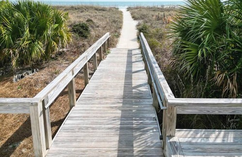 Hilton Head Villa | Walk to Beach, Indoor Pool, King Bed, Hot Tub!