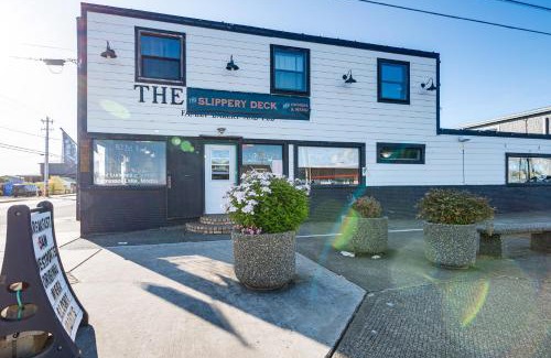 Westport Apartment | Walk to Beach and Harbor Spacious Westport Apt!