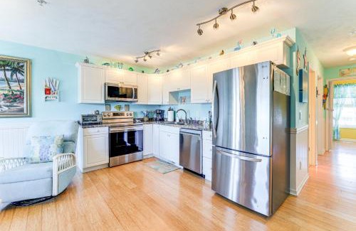 Surf City Apartment | Walk to Beach and Pier Quiet Retreat in Surf City