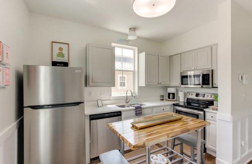 Pass Christian House | Walk to Beach Cottage with Yard in Pass Christian!