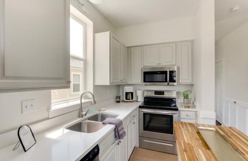 Pass Christian House | Walk to Beach Cottage with Yard in Pass Christian!