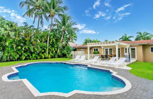 Hollywood Lakes House | Walk to Beach Luxury 5BR & 3BA Villa Hollywood Lakes