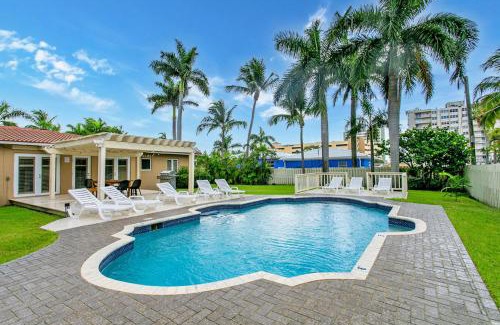Hollywood Lakes House | Walk to Beach Luxury 5BR & 3BA Villa Hollywood Lakes