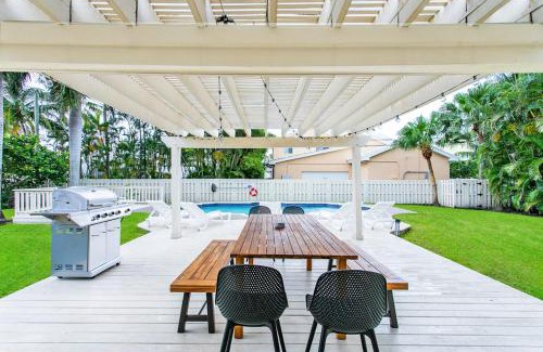 Hollywood Lakes House | Walk to Beach Luxury 5BR & 3BA Villa Hollywood Lakes