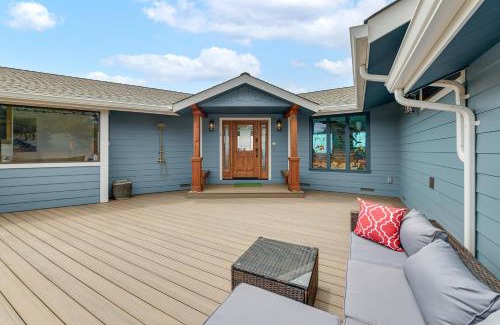 Caspar House | Walk to Beach Luxury Oceanfront Escape in Caspar