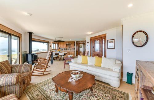 Caspar House | Walk to Beach Luxury Oceanfront Escape in Caspar